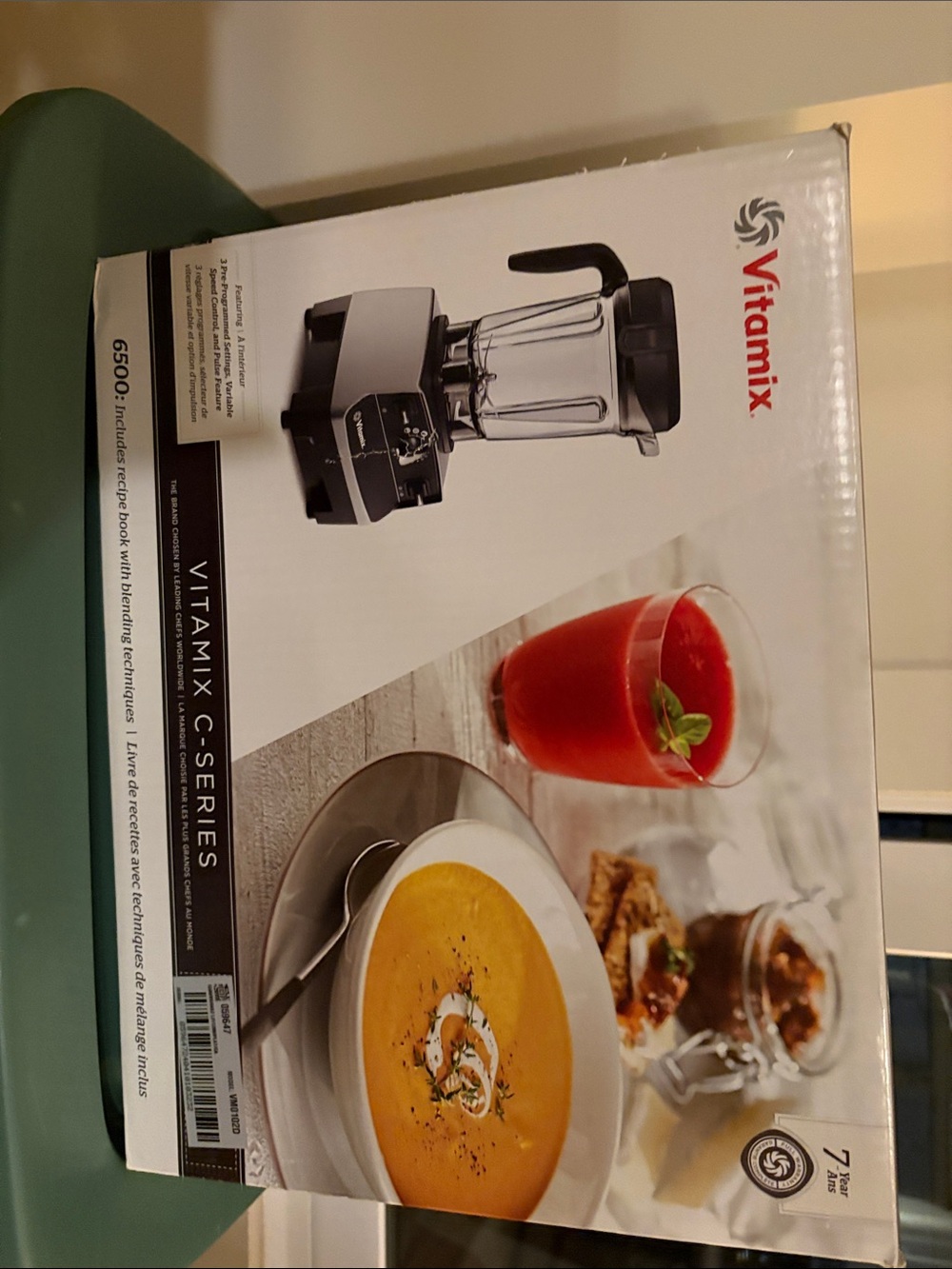 Vitamix 6500, Professional-Grade Blender with 3 Presets, 2.2 HP motor, 64oz low